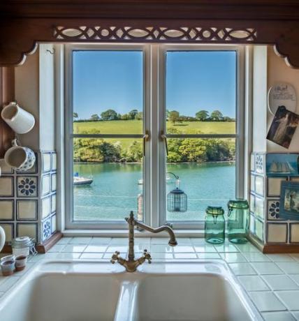 Otter Cottage - Falmouth - Cornwall - вікно - Savills