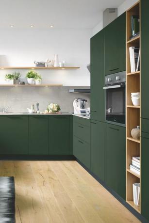 kuchyňa lesná zelená, rad siena, súčasť kolekcie schüllerc lesná zelená matná zamatová kuchyňa