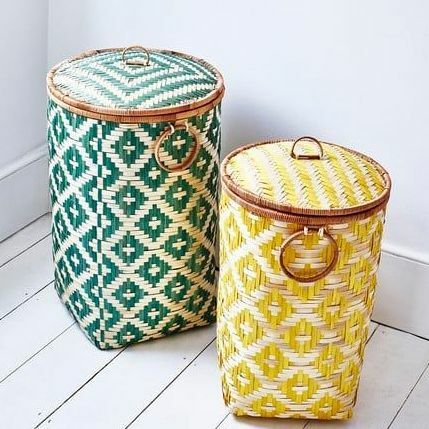 Geflochtener Wäschekorb aus gelbem Bambus