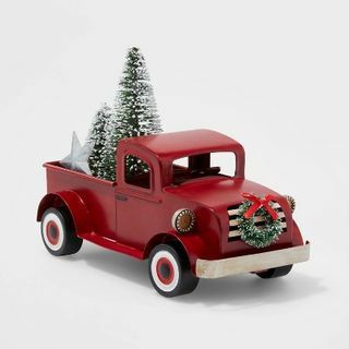 Kleine vrachtwagen met kerstboom decoratief figuur rood