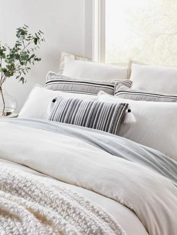 Hearth & Hand with Magnolia Bedding for Target โดย Joanna Gaines