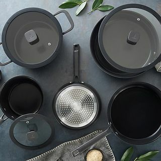 Комплект за готвене от лят алуминий от 8 броя, 5 слоя керамични незалепващи съдове