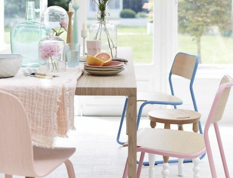 Bútor, étkező, szoba, asztal, szék, sárga, belsőépítészet, rózsaszín, asztalterítő, textil, 