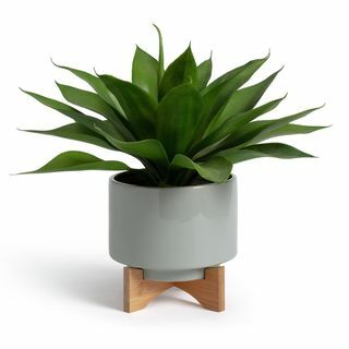 Изкуствено растение агаве в керамична саксия със стойка