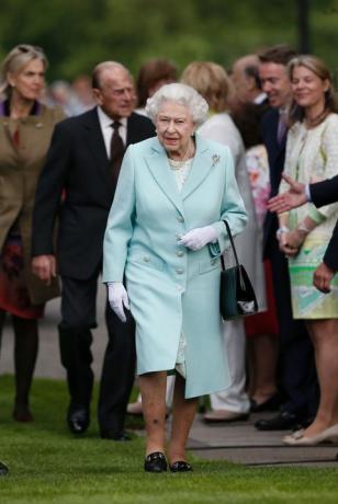 британска краљица елизабетх ии ц и њен супруг принц пхилип, војвода од единбурга 2. л стижу на изложбу цвећа цхелсеа 2016 у централном лондону 23. мај 2016, Британија има „изгубљену генерацију“ без вештина баштованства, упозорило је у понедељак краљевско вртларско друштво, као његов пространи Челси изложба цвећа започела је инаугурацијом краљице елизабетх ии афп поол адриан деннис фото кредит би требало да се прочита адриан деннисафп виа гетти слике