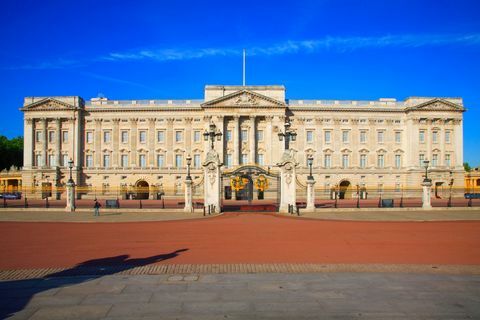 frontaal zicht op Buckingham Palace