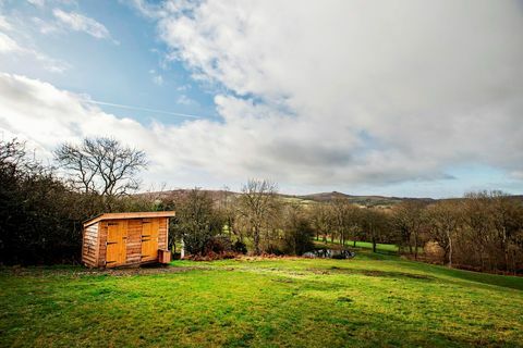 gå av nettet med denne nydelige hytta i brecon -beacons, Wales