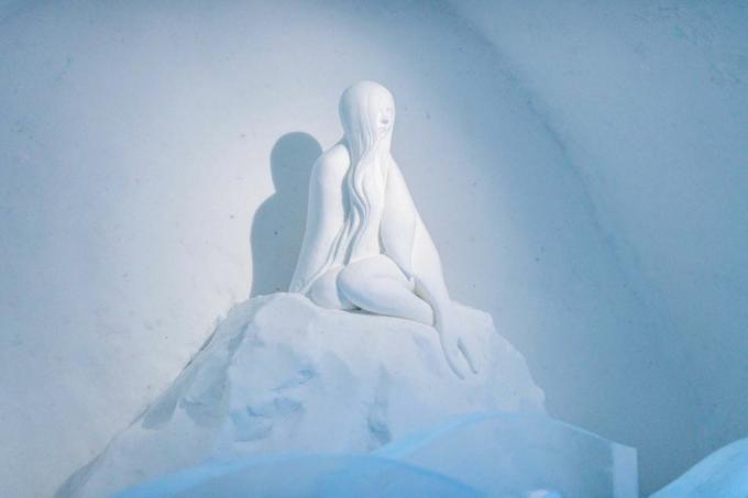 sculpture hôtel de glace 33