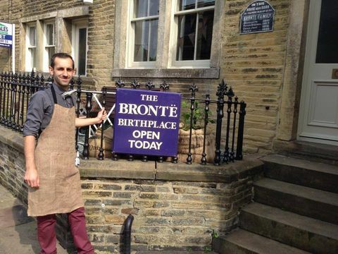 Dom detstva sestier Brontëových v Yorkshire - kaviareň Emily - 2014 (rok, kedy bol otvorený)