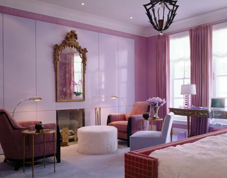 紫とピンクの寝室