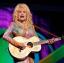 Dolly Parton azt tervezi, hogy halála után több száz új dalt fog kiadni