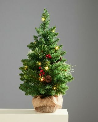 Настольная рождественская елка Robert Dyas Pre-Lit Richmond - 2 фута