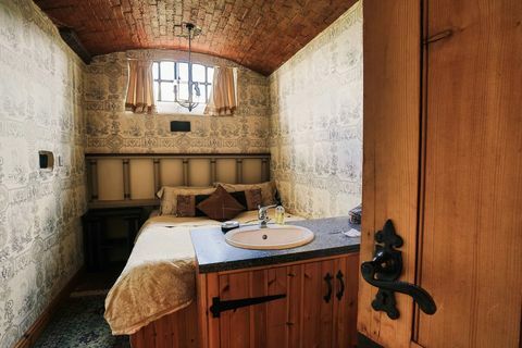 Eski Mahkeme - hapishane hücre odası - Bristol - Savills