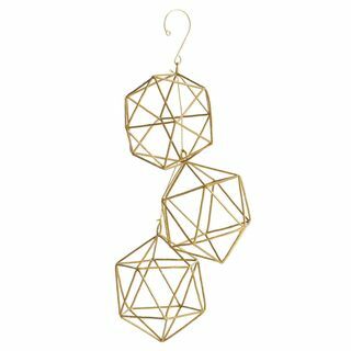 Ornament geometric de sârmă de aur