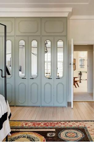 kaasaegne peegeldekoor magamistoas