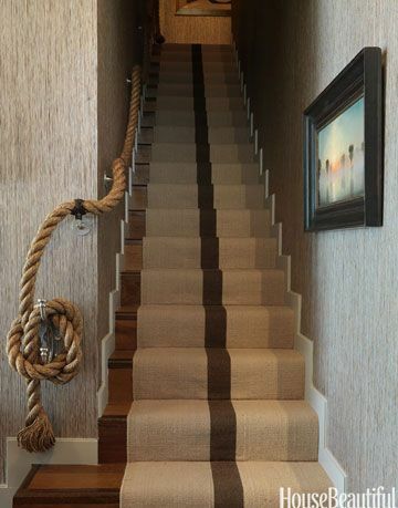Treppenhaus mit Seil als Geländer