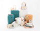 La stilista Justina Blakeney ha lanciato una collezione di valigie tropicali per Target