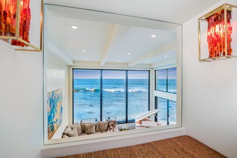 Bývalý plážový dom Barryho Manilowa v Malibu v Los Angeles v Kalifornii je na predaj