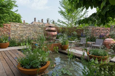 David Neale tarafından tasarlanan Silent Pool Gin Garden - Space to Grow - Chelsea Flower Show 2018