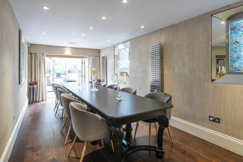 Das Londoner Familienhaus im Wert von 1195 Millionen Pfund von Lesley Clarke, Co-Gründer-Ceo von Nicky Clarke weltweit, steht zum Verkauf