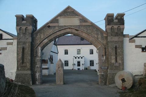 Point Lynasin majakka myytävänä Angleseyssä, Walesissa