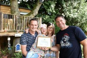 The Faraway Treehouse memenangkan penghargaan Top Treehouse Inggris