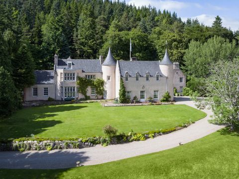 Château situé dans le parc national de Cairngorns, en Écosse