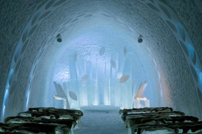 intérieur de l'hôtel de glace 33