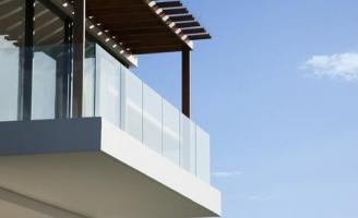 Stylové nápady na balkon a jak dovybavit střešní terasu