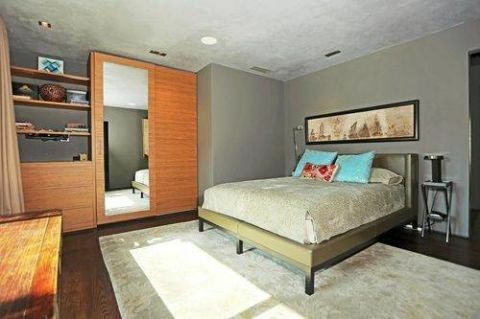 Lemn, cameră, podea, design interior, maro, pat, proprietate, perete, material textil, podele, 