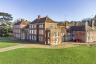Historické hradní křídlo na prodej v Kentu potřebuje renovaci