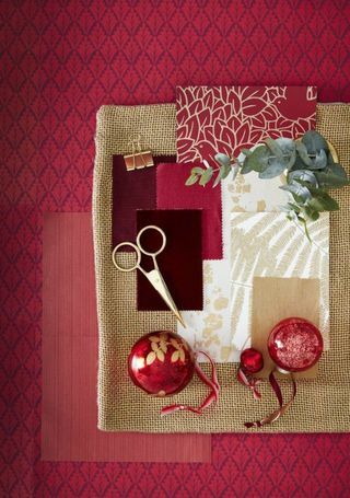 Clase magistral de Moodboard: rojo y dorado tradicionales con temática navideña