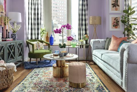 a sala de estar no esconderijo 'restore' homegoods na cidade de nova york
