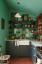 Kleine grüne Küche im alten Cottage ist entzückend charmant