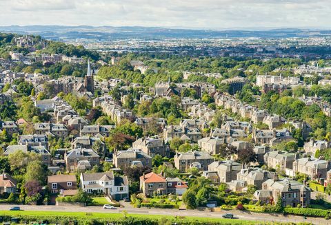 отдельно стоящая недвижимость в районе Морнингсайд на юге Эдинбурга, Шотландия