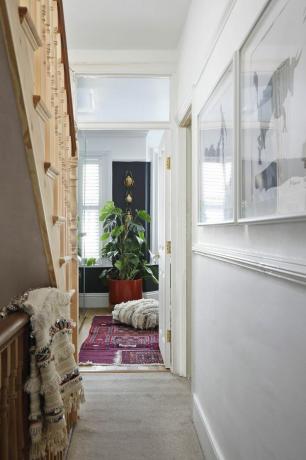 južni london viktorijanski dom hodnik zidna umjetnost vintage tepih