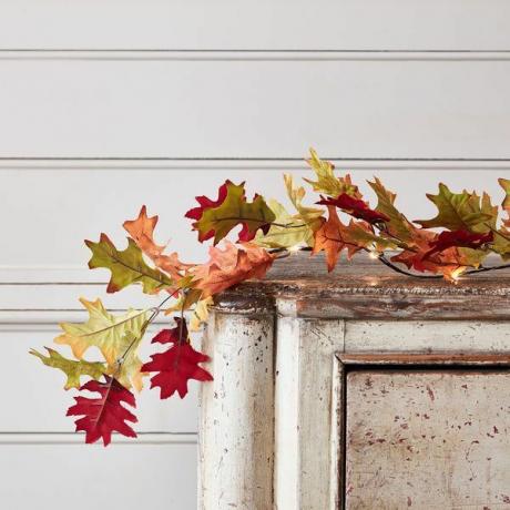 1,5 м предварително осветена есенна гирлянда от дъбови листа