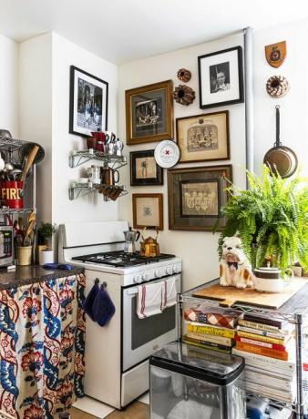 kuhinja, vintage pećnica, kuharske knjige, zidna umjetnost