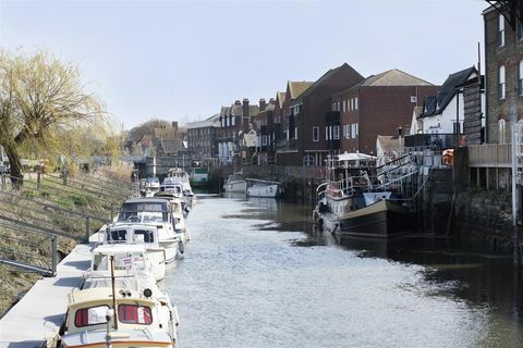 casa galleggiante restaurata in vendita nel Kent