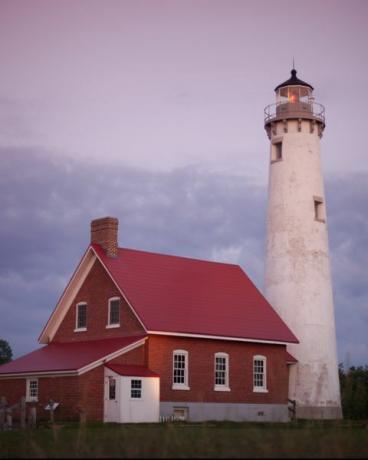 Tawas Point Lighthouse in der Abenddämmerung