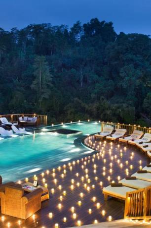 Bezgalības baseins viesnīcas Bali Hanging Gardens.