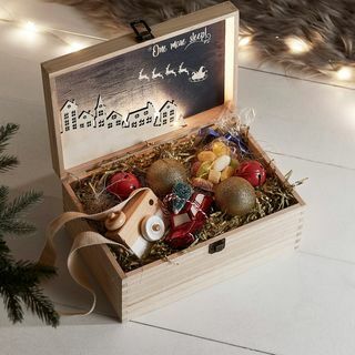 Коробка с подсветкой в ​​канун Рождества