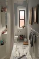 Делія Кенза перетворює базову ванну кімнату в Брукліні в сучасне відступлення