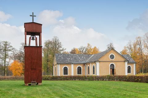 Шведская деревня выставлена ​​на продажу