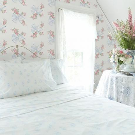 wallpaper dan koleksi tempat tidur baru dari lovehackfancy
