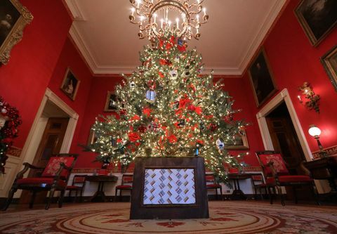 Prázdninové dekorácie vystavené v Bielom dome