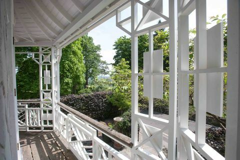 Pagodenhaus-Balkon, Winchester, Savills