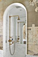 Salle de bains en marbre avec Chinoiserie Wallpaper