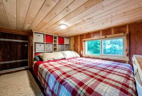 majhna spalnica v mansardi v Oregonu