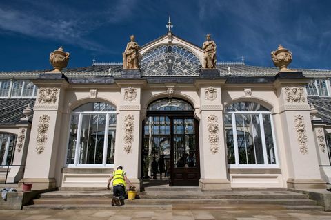 Casa temperada recém-renovada do Jardim Kew é reaberta ao público